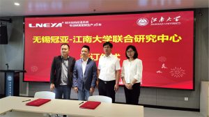 无锡冠亚恒温制冷技术有限公司和江南大学共建 无锡冠亚-江南大学联合研究中心签约仪式