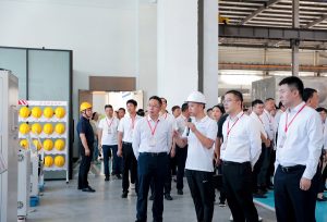 鹅湖镇领导和人大代表莅临无锡冠亚工厂视察指导工作