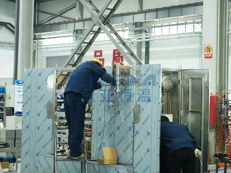 冷阱水汽捕集泵:提升真空镀膜效率30%的核心技术解析-冠亚恒温 冷阱水汽捕集泵:提升真空镀膜效率30%的核心技术解析-冠亚恒温