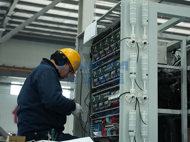 工业级循环冷却器(Circulating Chiller)选型指南：如何实现±0-冠亚恒温